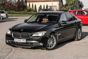 BMW Rad 7 730d čierna