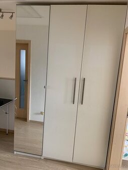 Ikea skříň za odvoz. SPĚCHÁ