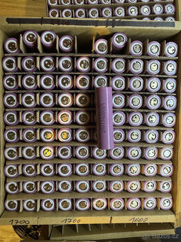 100kusů Li-Ion 18650 články baterie kapacita 1600 / 1700mAh
