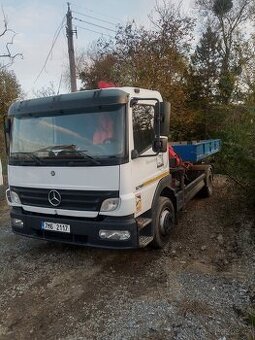 Atego nosič kontejneru, hydraulická ruka