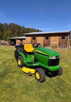 Zahradní traktor John Deere