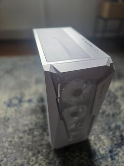 Gigabyte ATX skříň - 1