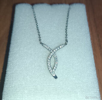 Stříbrný náhrdelník s přívěskem s krystaly Swarovski