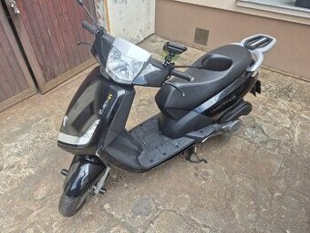 Skůtr Peugeot viva city