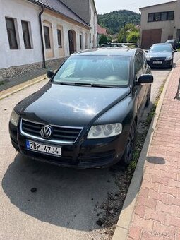 Prodám volkswagen touareg s vadným motorem.