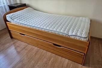 Prodám postel z masivu s roštem a matrací