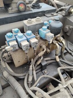 Hydraulický rozvaděč včetně elektromagnetů