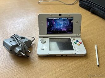 New Nintendo 3DS – bílý, CFW, hry, nabíječka, stylus