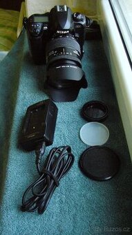 NIKON-D100,s Gripem MB-D100.