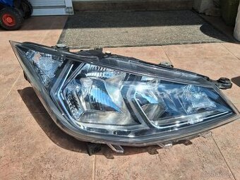 Seat ibiza prave predni svetlo