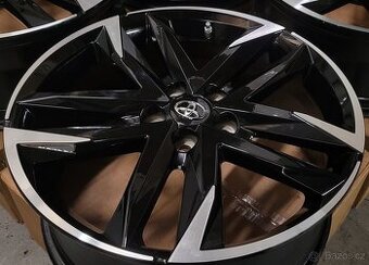TOYOTA C-HR GR SPORT,19' alu disky,nové,senzory
