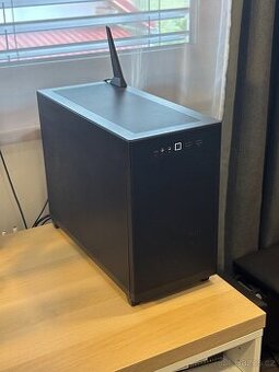 TICHÝ A ELEGANTNÍ HERNÍ PC (RX 9070, Ryzen 7700, 32gb, 4TB)
