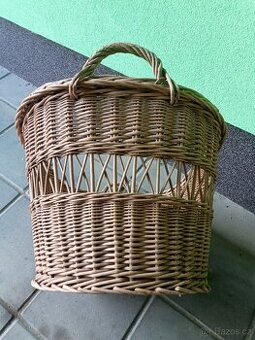 Proutěný prádelní koš