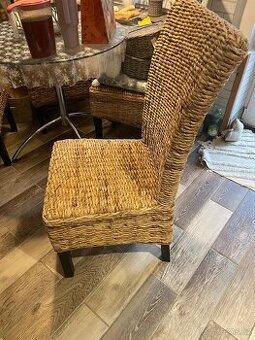 Jídelní stůl a židle