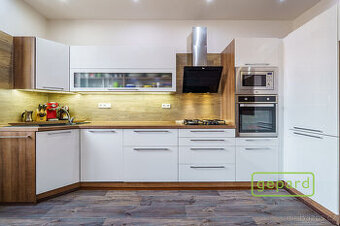 Prodej domu se třemi byty, Šimáčkova ul., Cheb