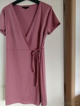 Dámskéí šaty