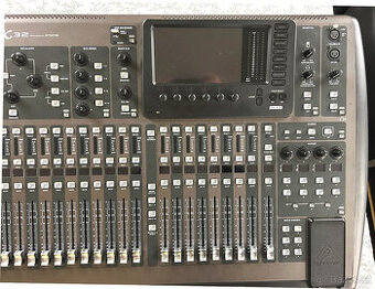 Behringer X32 32kanálový digitální mixážní pult