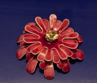 Stará kovová brož s bílým broušeným kamínkem - 1