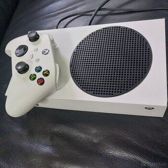 Herní konzole Xbox Series S, ovladač
