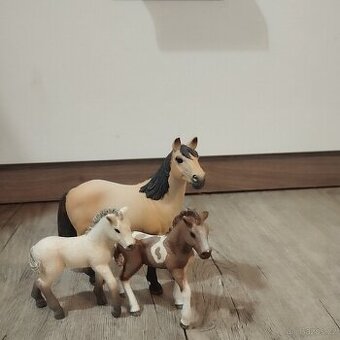 Schleich kobyla a 2 hříbata