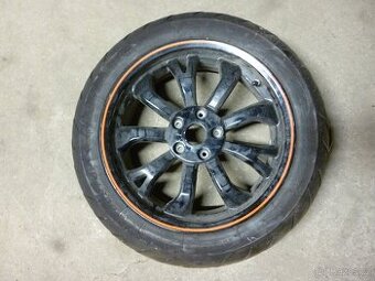 Peugeot Metropolis 400i. Zadní kolo.  od 2013