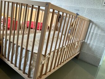 Dětská postýlka s matrací