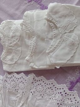 Zavinovačky s krajkou a plátěné košilky pro novorozence