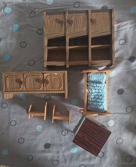 Různé věci pro panenky