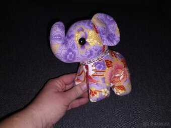 Slon textilní - dekorace, jehelníček z Thajska