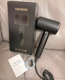 Výkonný fén na vlasy