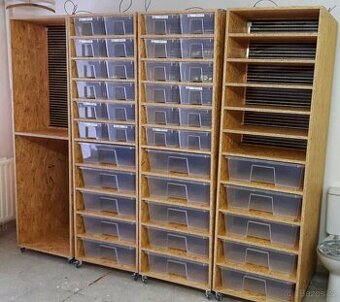 4x racky pro odchov terarijních zvířat