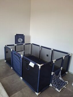 Dětské hřiště /ohrádka