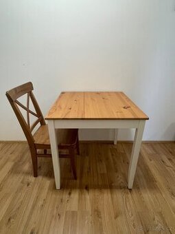 Jídelní stůl plus 3 židle