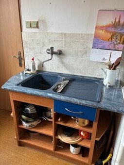 Kuchyňský segment s dřezem