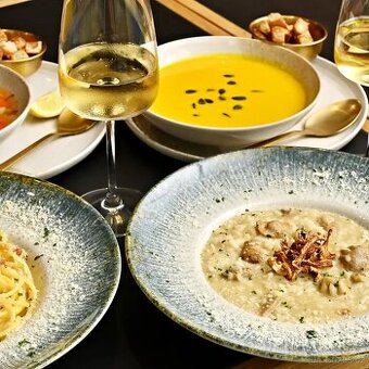 3chodové menu vč. vína pro 2 osoby v restauraci Family Nest