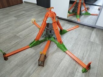 Hot Wheels - Track Builder - Vulkánová dráha