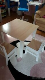 Dětský stoleček + 2 židličky