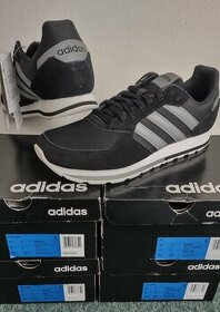 Boty Adidas Caflaire. Velikost EUR: 42. NOVÉ.