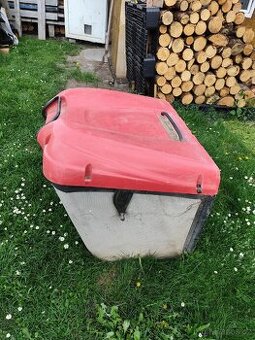 Koš na zahradní traktůrek