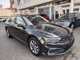 VW Passat B8 GTE 1.4TSI 160kW DSG Full LED ACC ERGO kamera