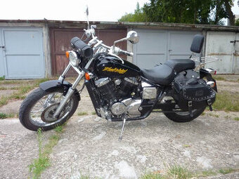 Honda VT 750DC Black Widow