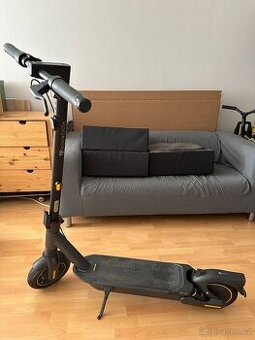 Prodám elektrokoloběžku Ninebot Segway KickScooter MAX G2