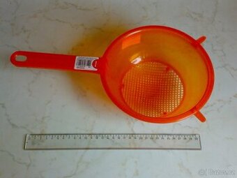 Nový Cedník na těstoviny - oranžový - plast - průměr 19cm