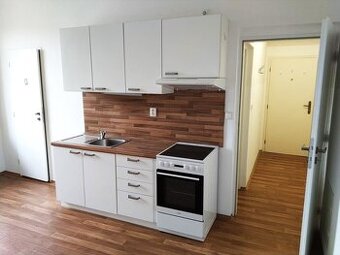 Pronájem městského bytu 1+kk (29,42 m²) – Louny, Husova 1071 - 1