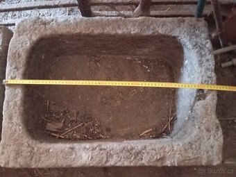 Kamenné a betonové koryta - 1