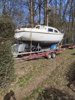 Prostorná kajutová loď Leisure 23, vlek, motor, bez VMP