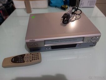 videorekordér Sanyo VHR-H791E.