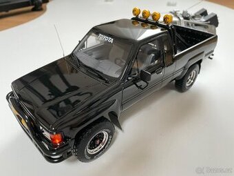 Toyota Hilux SR5 1:18 Otto Mobile Back to the future