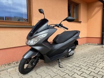 Honda PCX 125, pouze 2.500 km, původ Čr