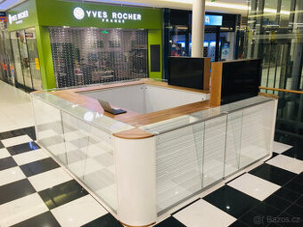 Kiosek, stánek do obchodního centra, prosklené vitríny